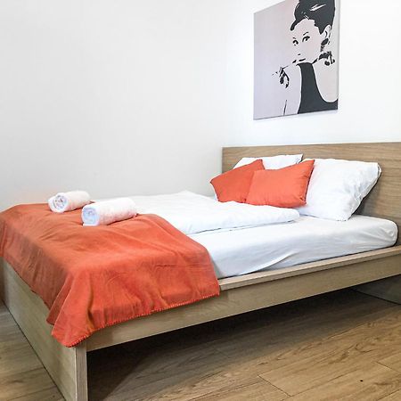 Relaxing 2-Bed Apartment For Extended Visits Vienne Extérieur photo