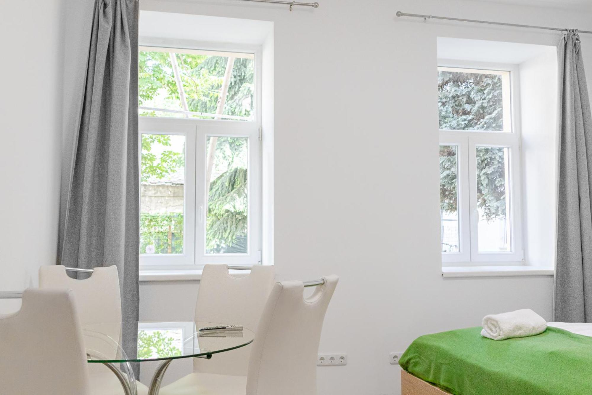 Relaxing 2-Bed Apartment For Extended Visits Vienne Extérieur photo