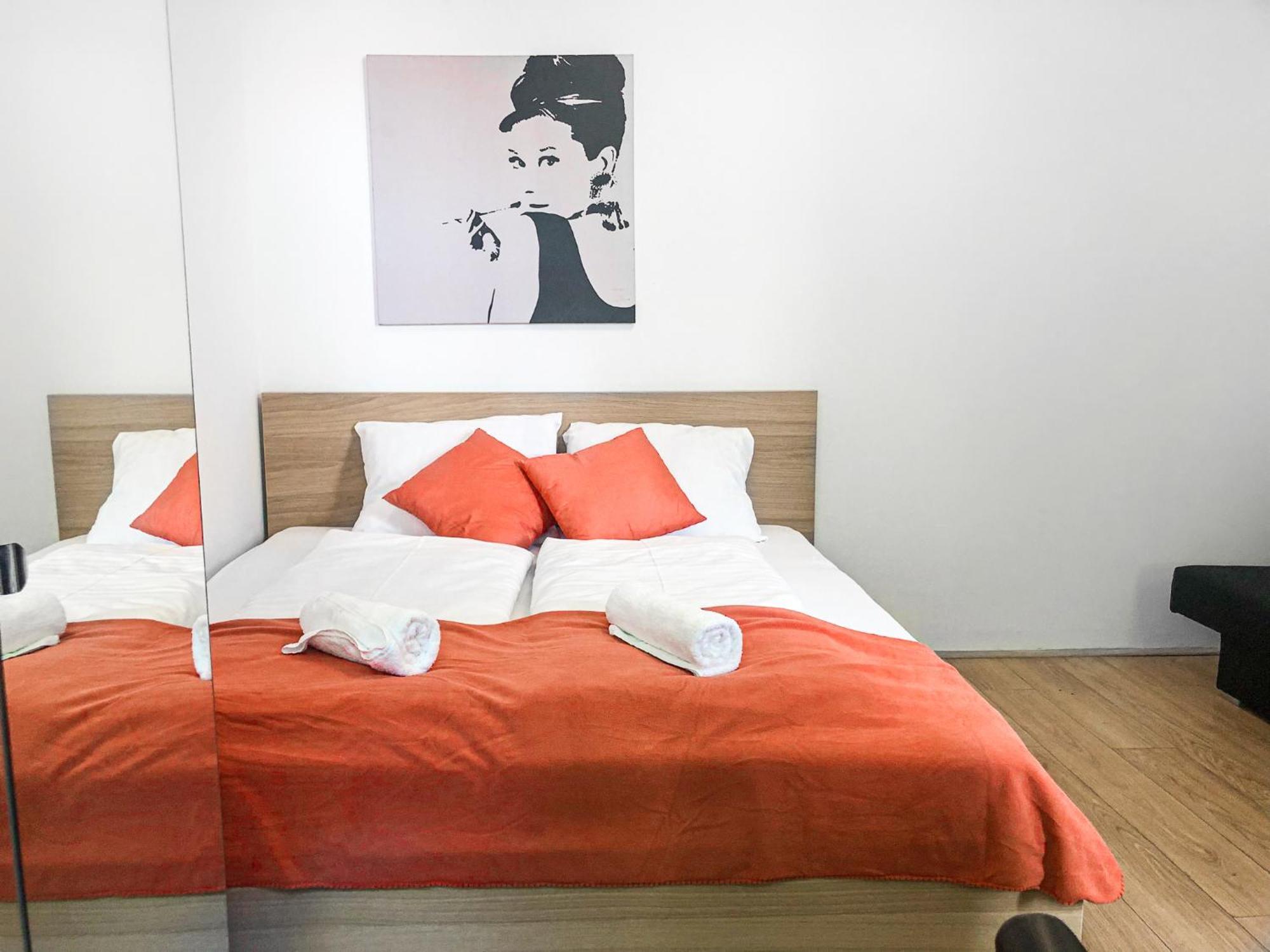 Relaxing 2-Bed Apartment For Extended Visits Vienne Extérieur photo