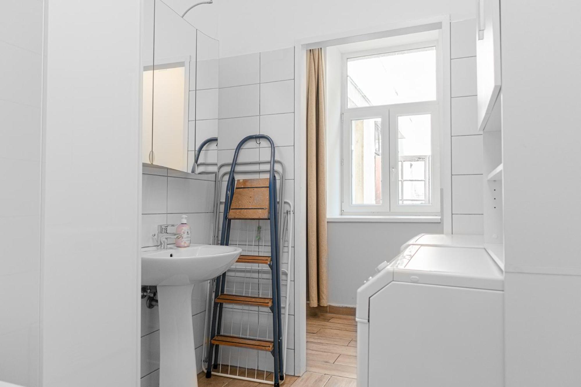 Relaxing 2-Bed Apartment For Extended Visits Vienne Extérieur photo